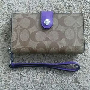 Coach Vinyl Wristlet Wallet Puple Brown